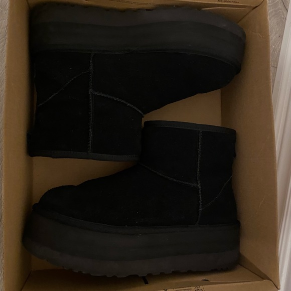 Ugg Black Platform - Picture 2 of 3
